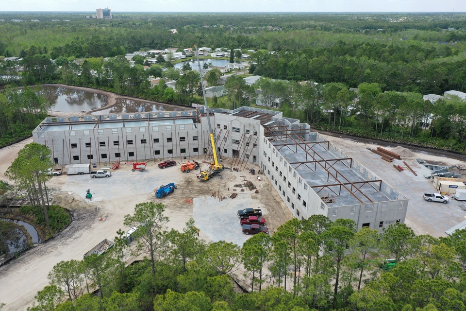 Paradise Point of Ormond Beach and Robert-Morton Celebrate Topping Out